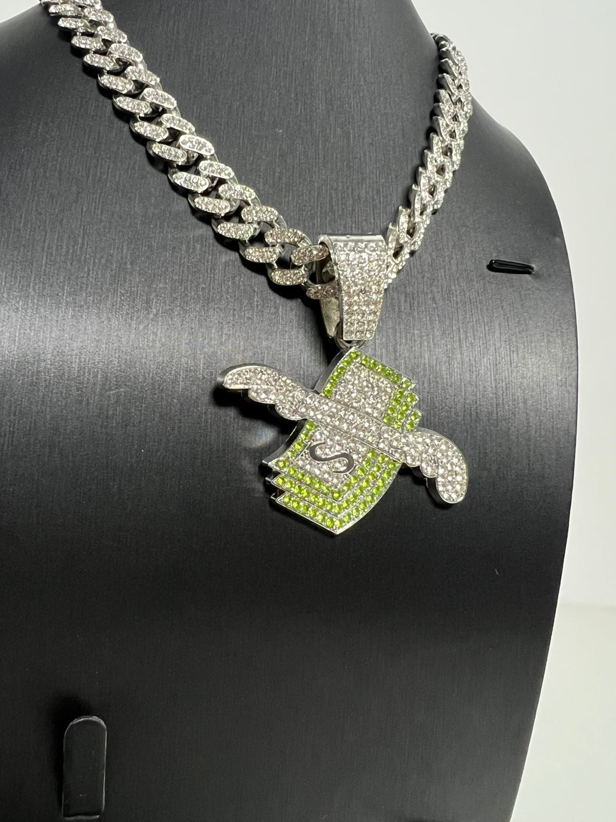 Collar cubano dije dolar dinero