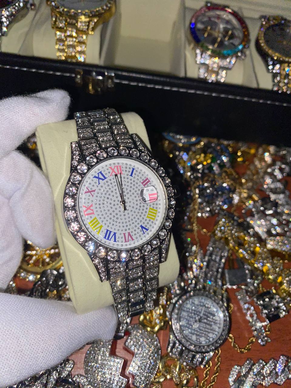 Reloj diamantado plateado